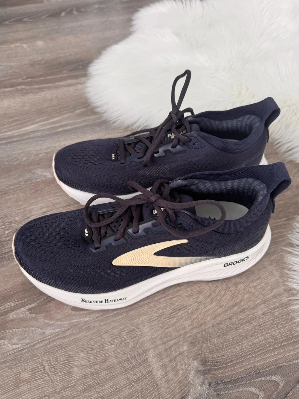 👟💙2026 Brooks Berkshire Hathaway Glycerin GTS 23 Indigo/Bleached Sand/White